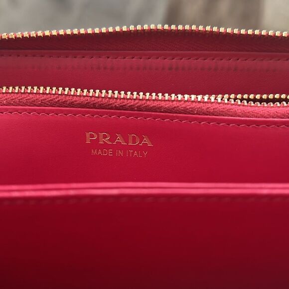Prada Zip-Around Wallet in Pink Leather, Pristine - Picture 11 of 13